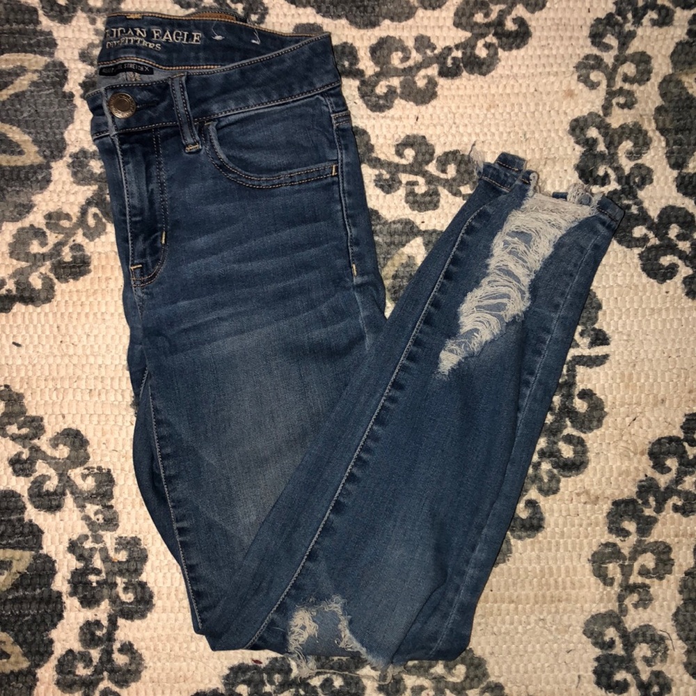 AE distresses skinny jeans